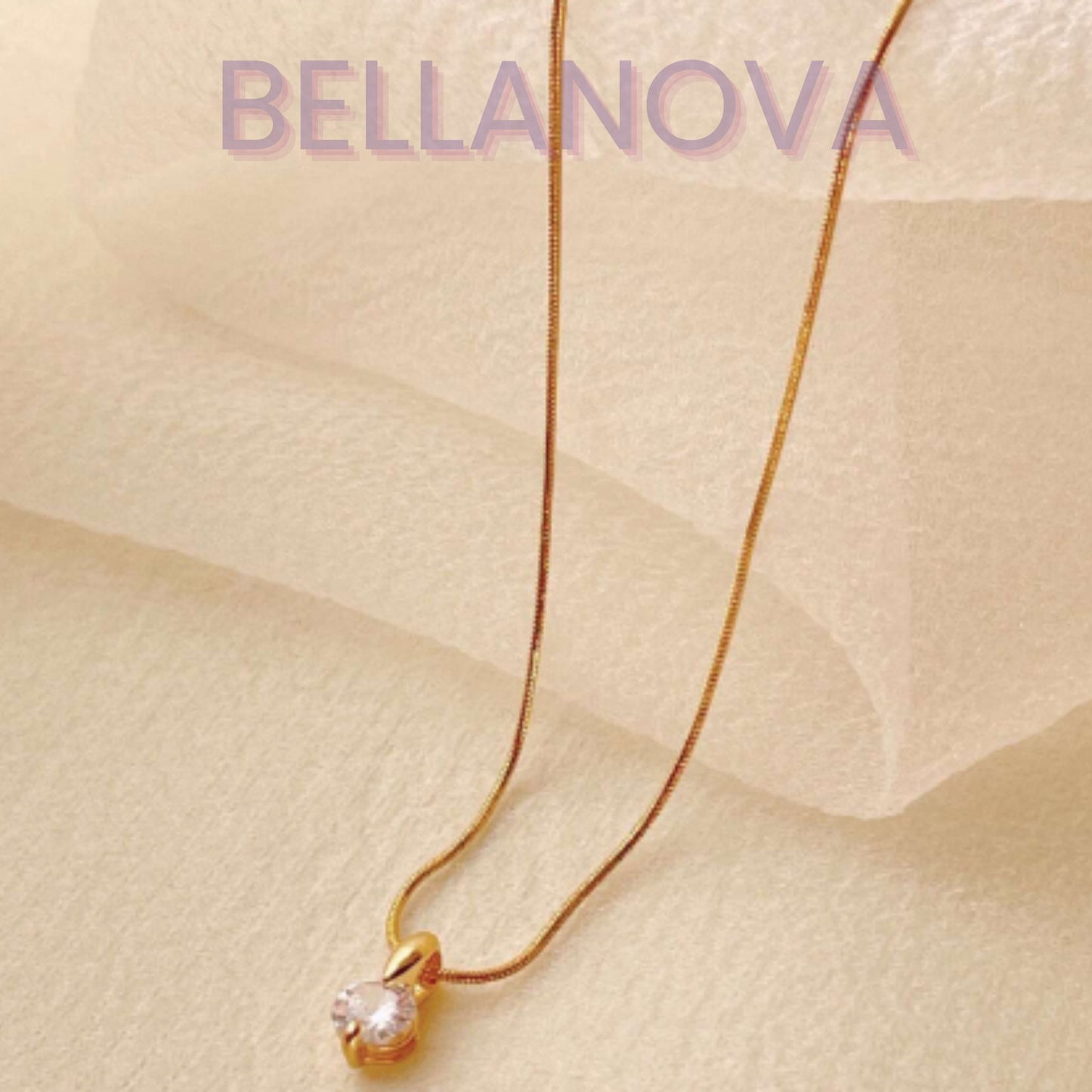 OLIVIA PADANO X BELLA NOVA | Gargantilha Ponto de Luz Swarovski - Folheado a Ouro 24k+ FRETE GRÁTIS