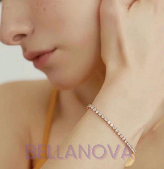 OLIVIA PADANO X BELLA NOVA | Pulseira Regulável Swarovski - Folheado a Ouro 24k+ FRETE GRÁTIS