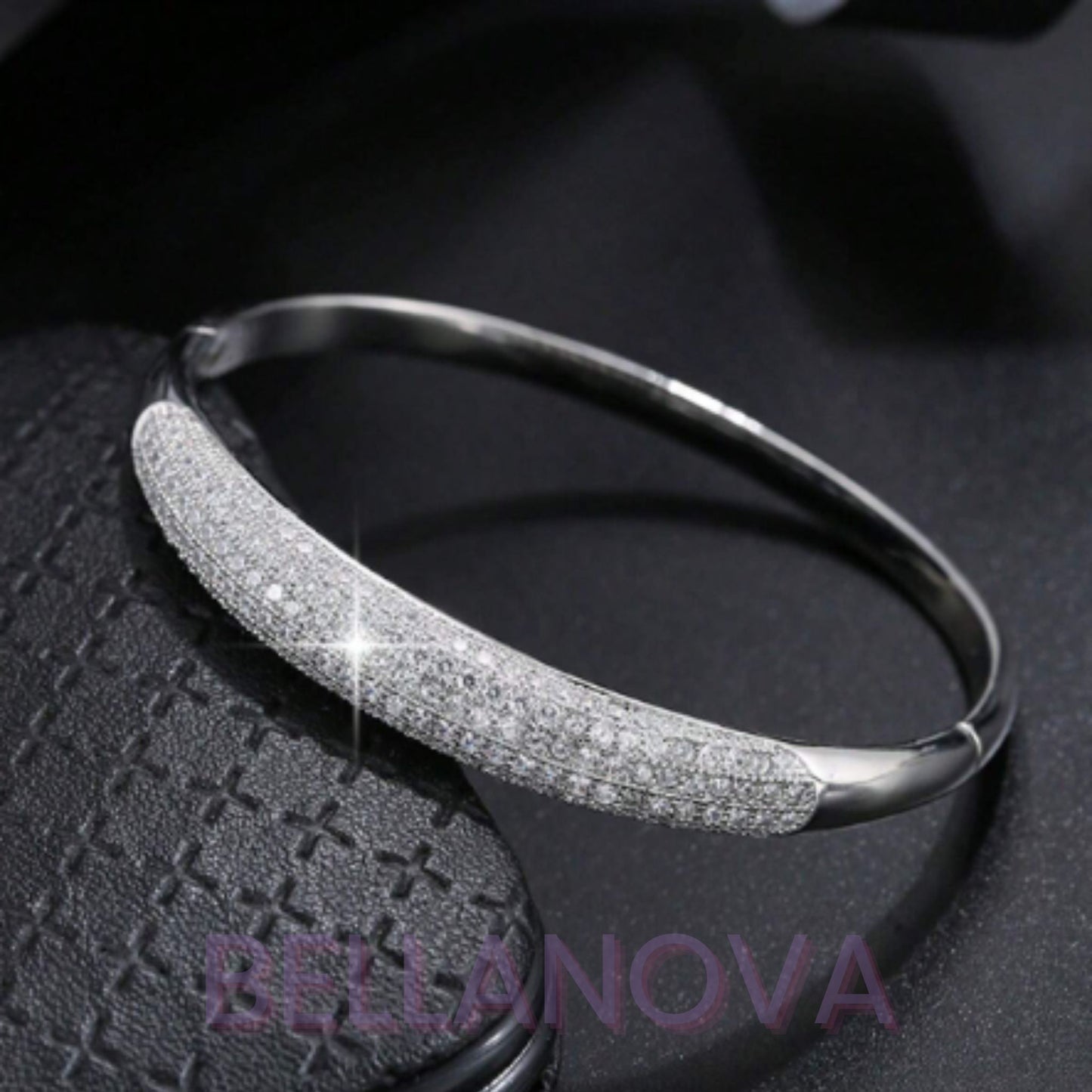 Bracelete Formas - Cravejado com Zircônias - Folheado a Ouro 18k + FRETE GRÁTIS