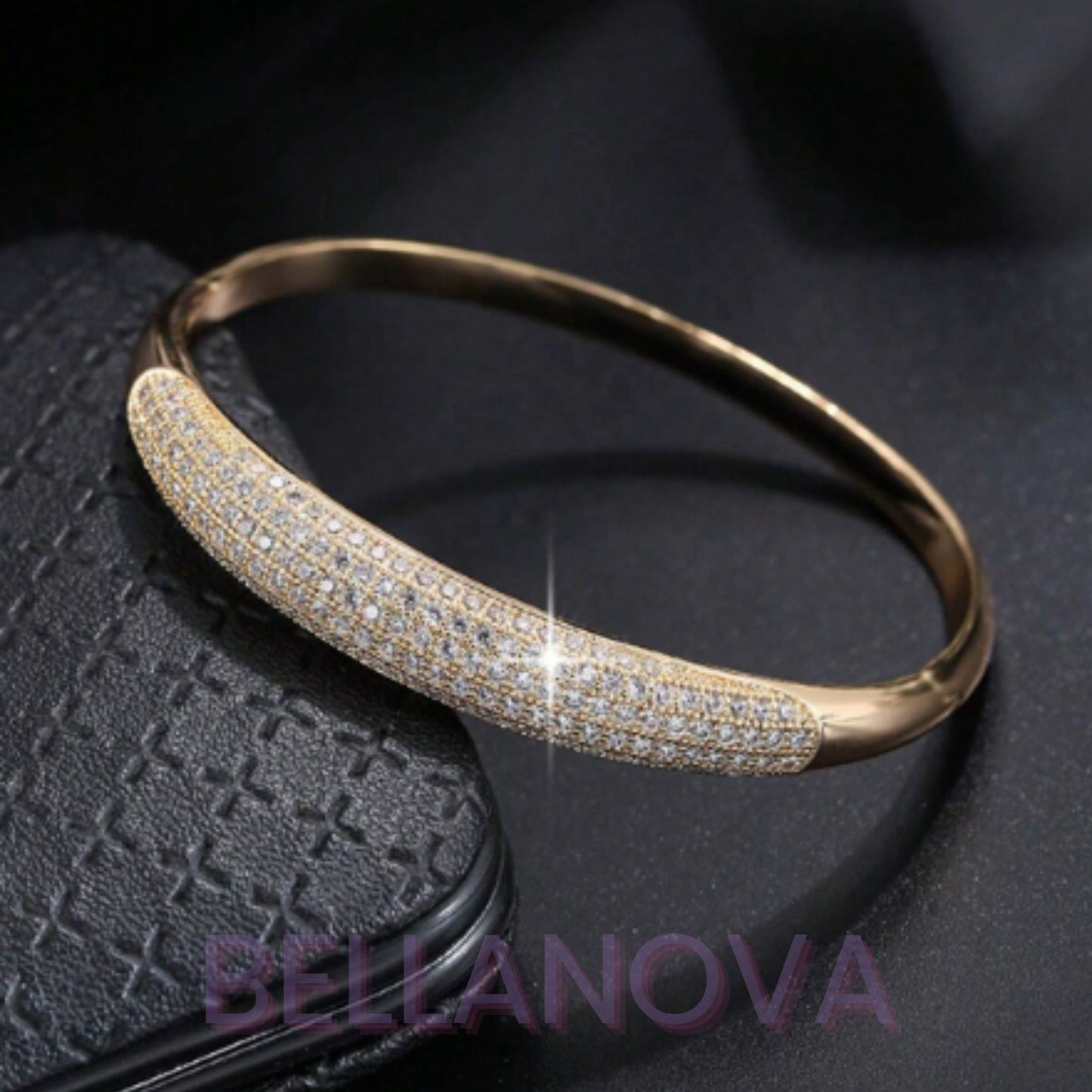 Bracelete Formas - Cravejado com Zircônias - Folheado a Ouro 18k + FRETE GRÁTIS