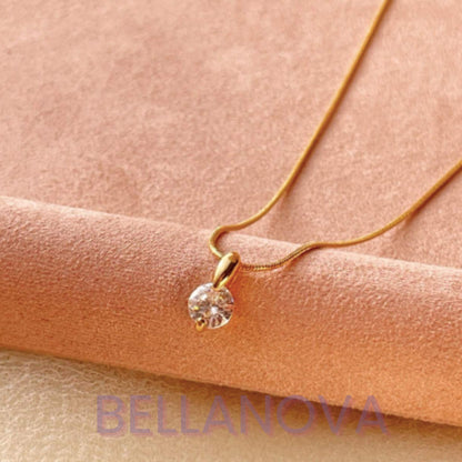 OLIVIA PADANO X BELLA NOVA | Gargantilha Ponto de Luz Swarovski - Folheado a Ouro 24k+ FRETE GRÁTIS